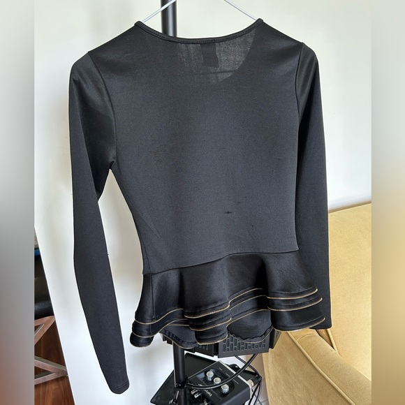 Black woman jacket, can be worn as a shirt if you like, gold zipper, size small - Picture 3 of 3